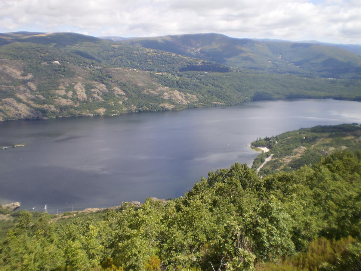 Cabañas Madarsu Vigo de Sanabria Exterior foto